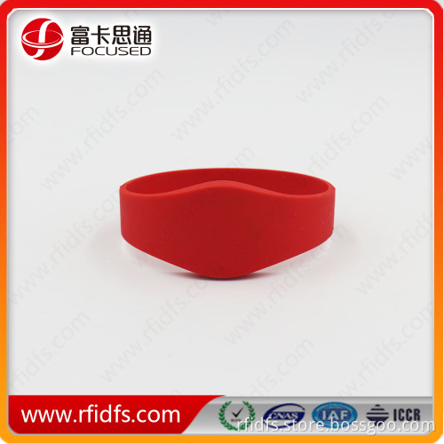 Custom logo silk-screen rfid/nfc silicone rubber wristbands,free samples,good price,short leading time